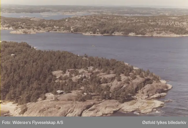 Oversiktsbilde av Mølen på Hvaler, juli 1967. Skråfoto/flyfoto.