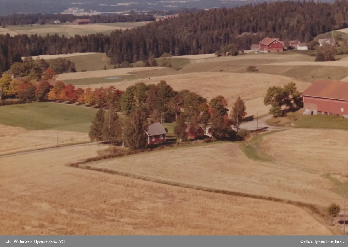 oversiktsbilde, villa, gårdsbruk, skråfoto,