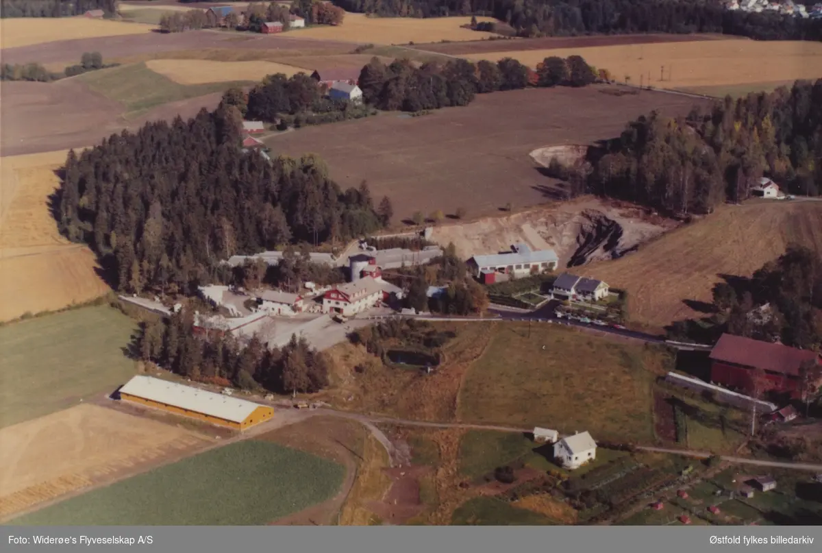 Mysen Sementstøperi, tettsted, skråfoto, sementvarefabrikk, 