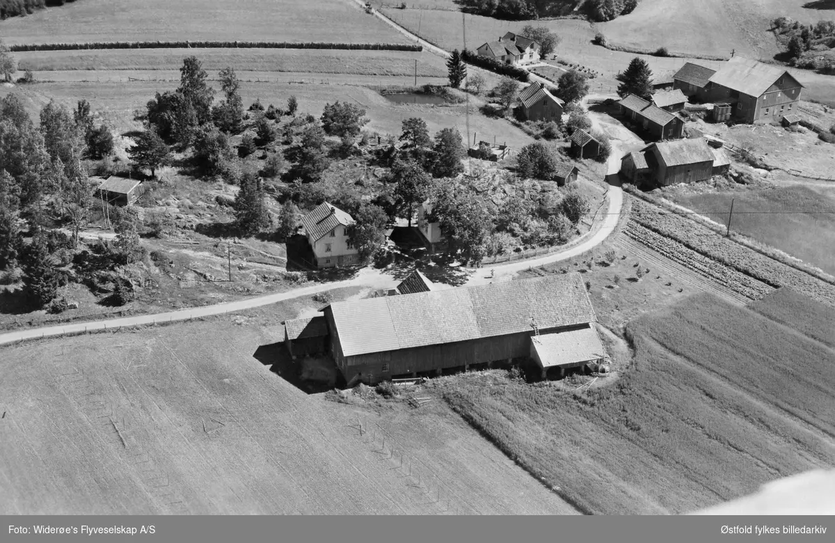 Flyfoto av gårdene Biltvedt i Eidsberg 1951.