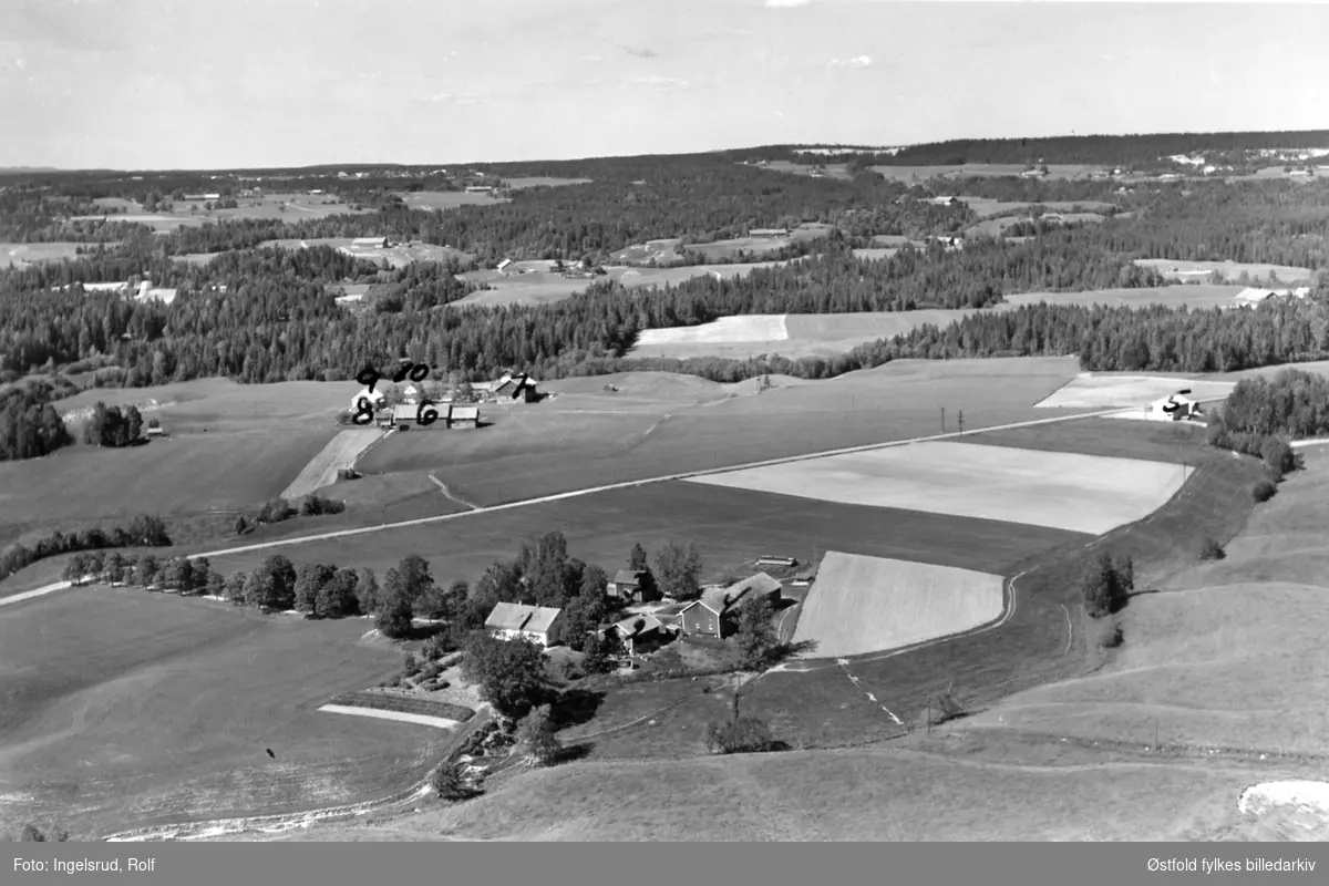 Gården Kolstad i Eidsberg, flyfoto 26. juni 1956.