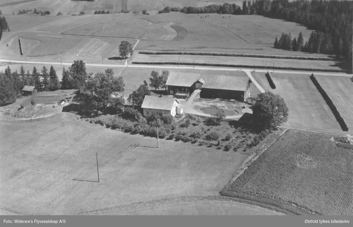 Flyfoto av gården Tveten  i Eidsberg 1951.