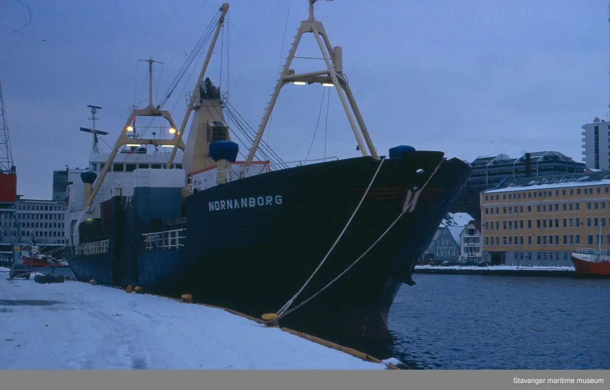 MS "Nornanborg" ved Skansenkaien, Stavanger havn. Vinter.