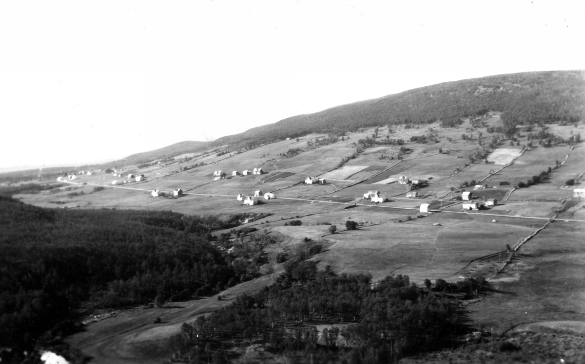 Landskapsbilde av Kilhus og Øverby, tatt fra Blåbærhaugen.