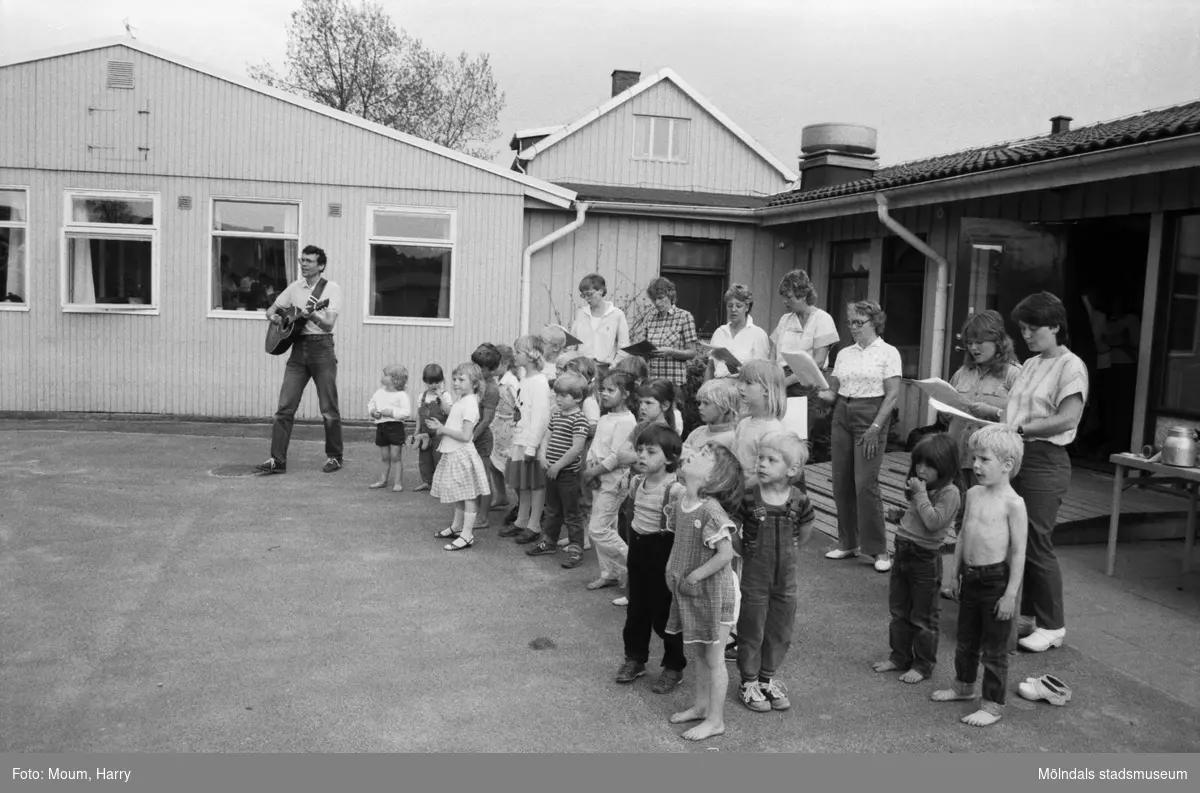 Kultur för barn på Sinntorps förskola i Lindome, år 1984.

För mer information om bilden se under tilläggsinformation.