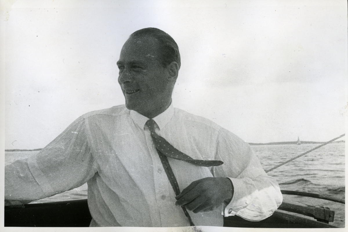 Jackson ute till havs ombord Ariadne. 1940/50-tal.