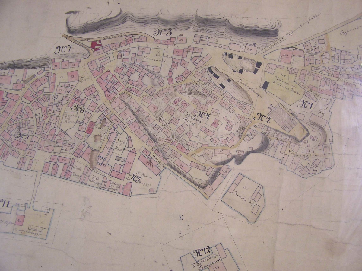 bydel : fra bukta ved stillnestangen til Barthebrygga.
Gamle Kragerø sentrum