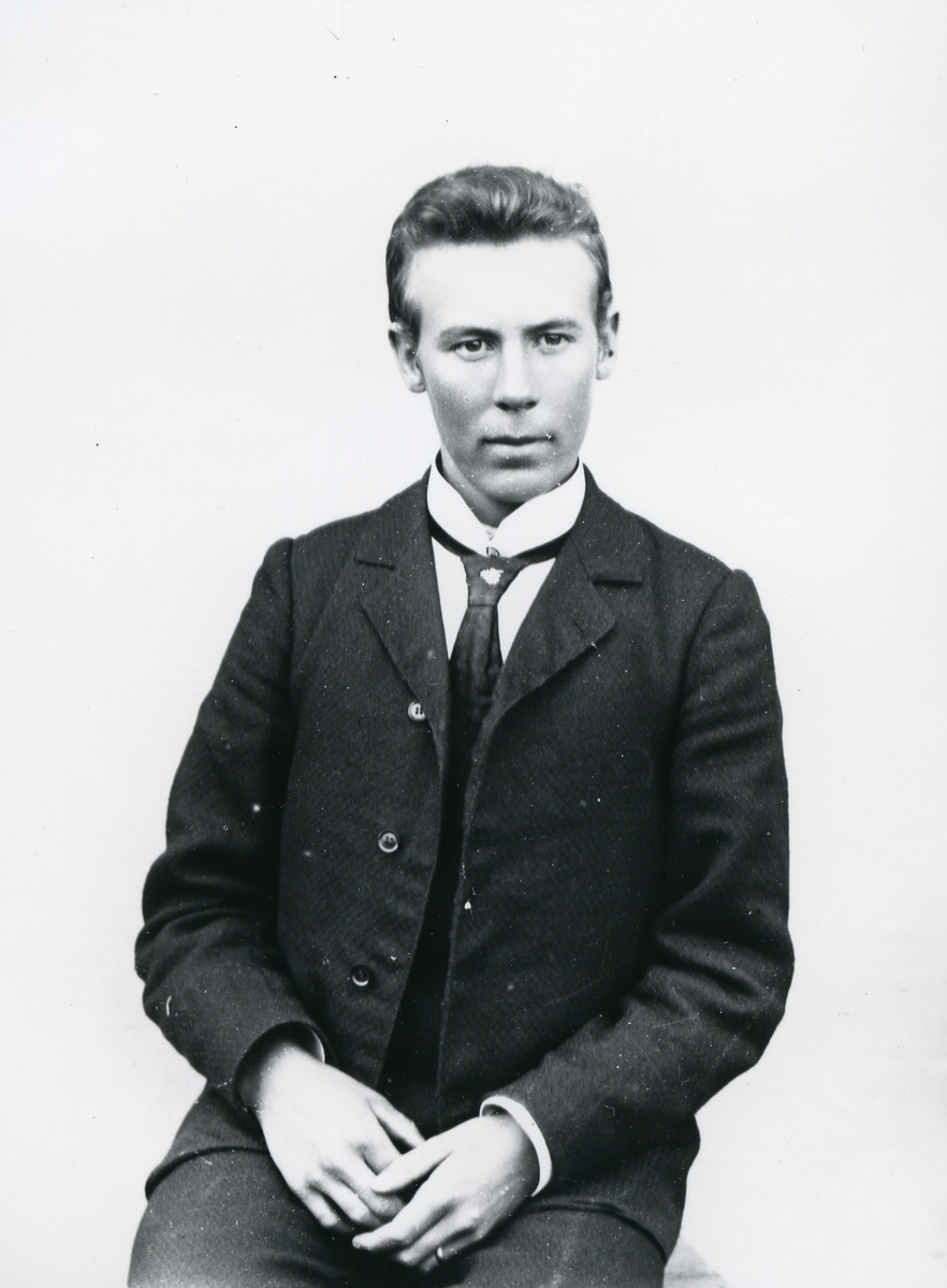 Neste, Olav (1888 - 1968)