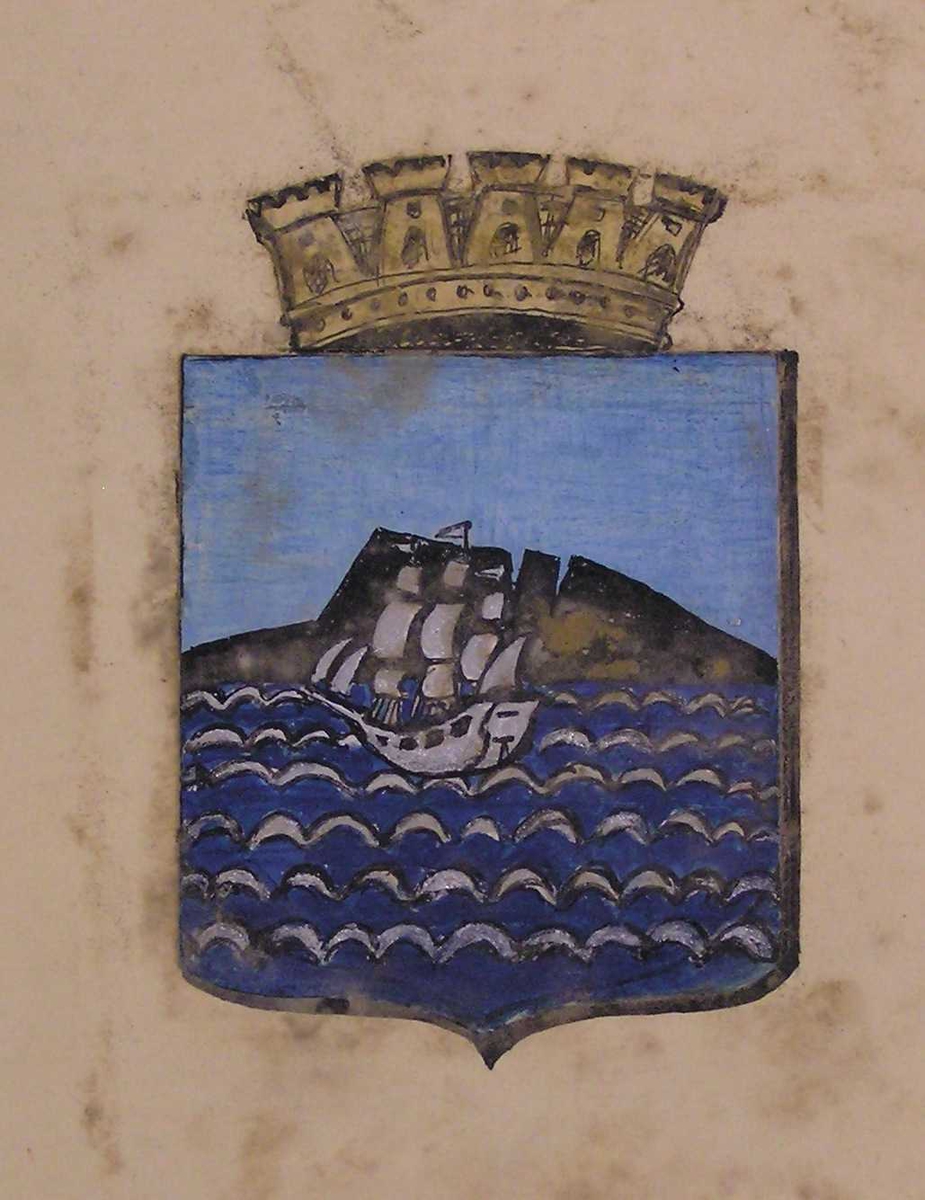 1. Øya med bølger, seilskute. 2. Øya, bølger, "Kragerø" 3. Øya, bølger, kråke (sort) 4. Øya, bølger, kråke (sølv)
Krone over alle utkast.