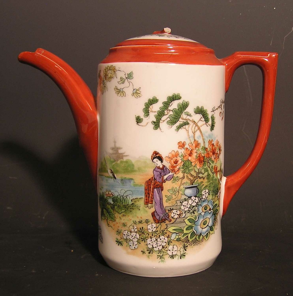 Japansk landskap med geisha og mange blomster.