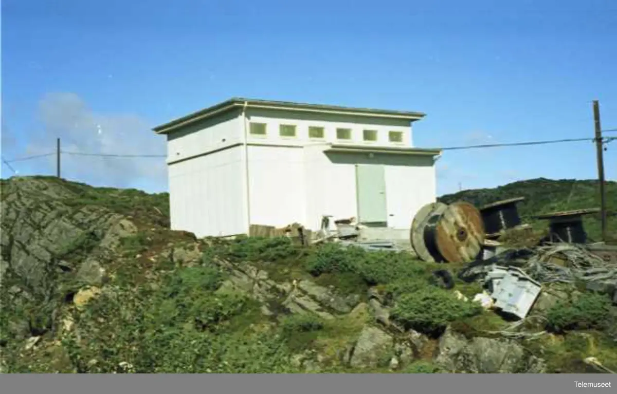 Sentraler.Div sentraler, interiør og utstyr, fotografert av Fø