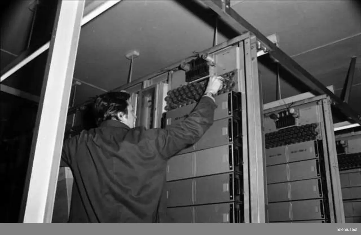 Telex. Gamle demonteres