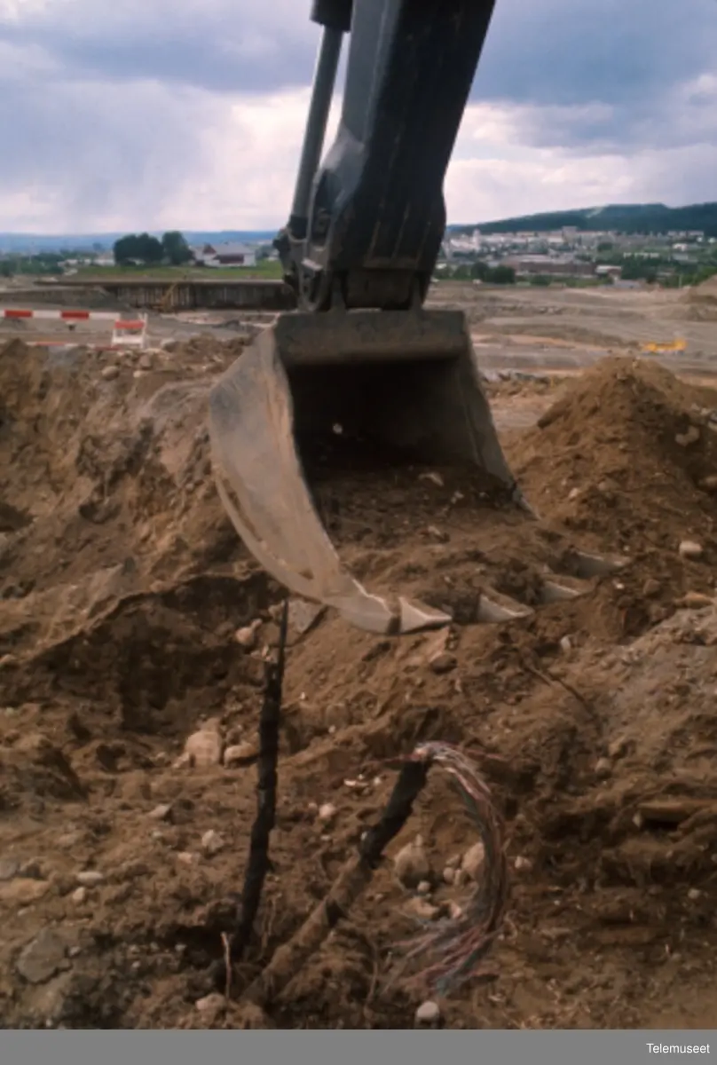 Kabelskader, gravemaskiner ødelegger kabler