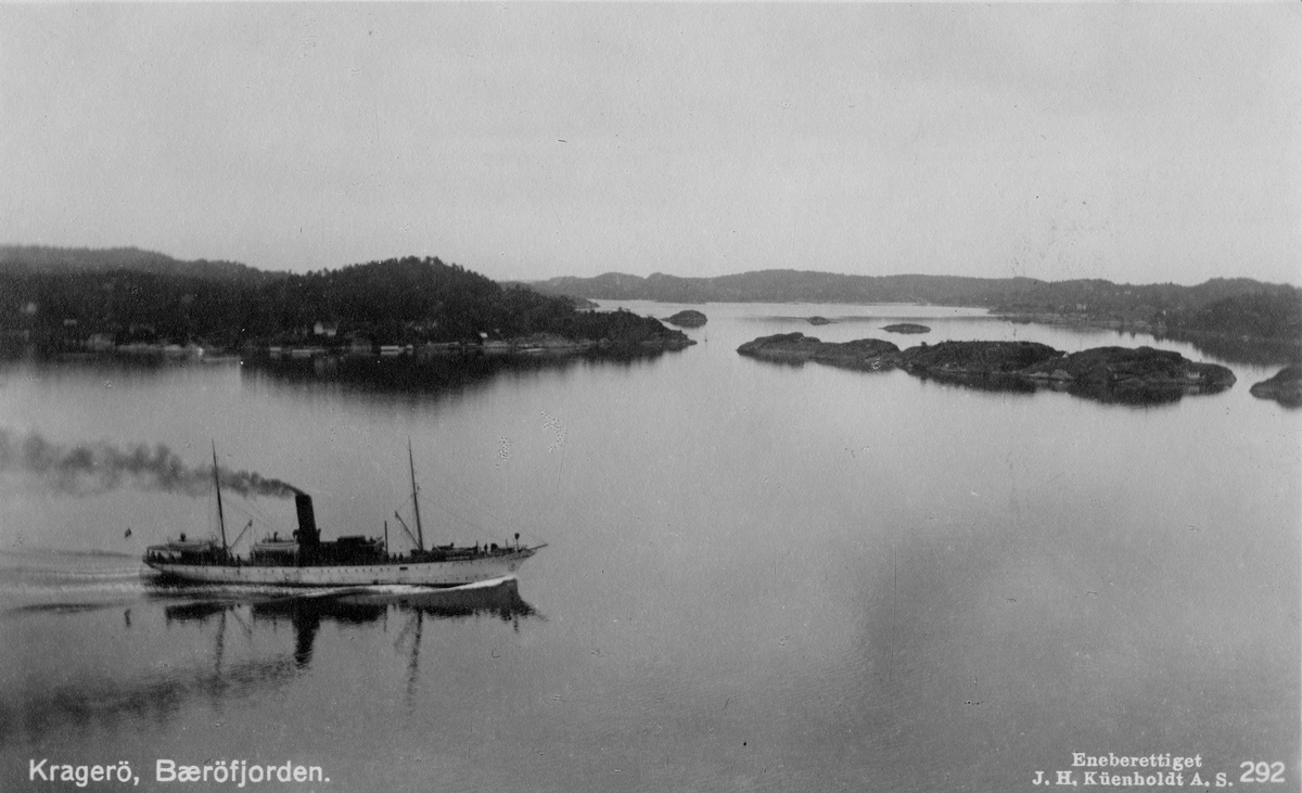 Postkort fra Kragerø. Båt på Bærøfjorden