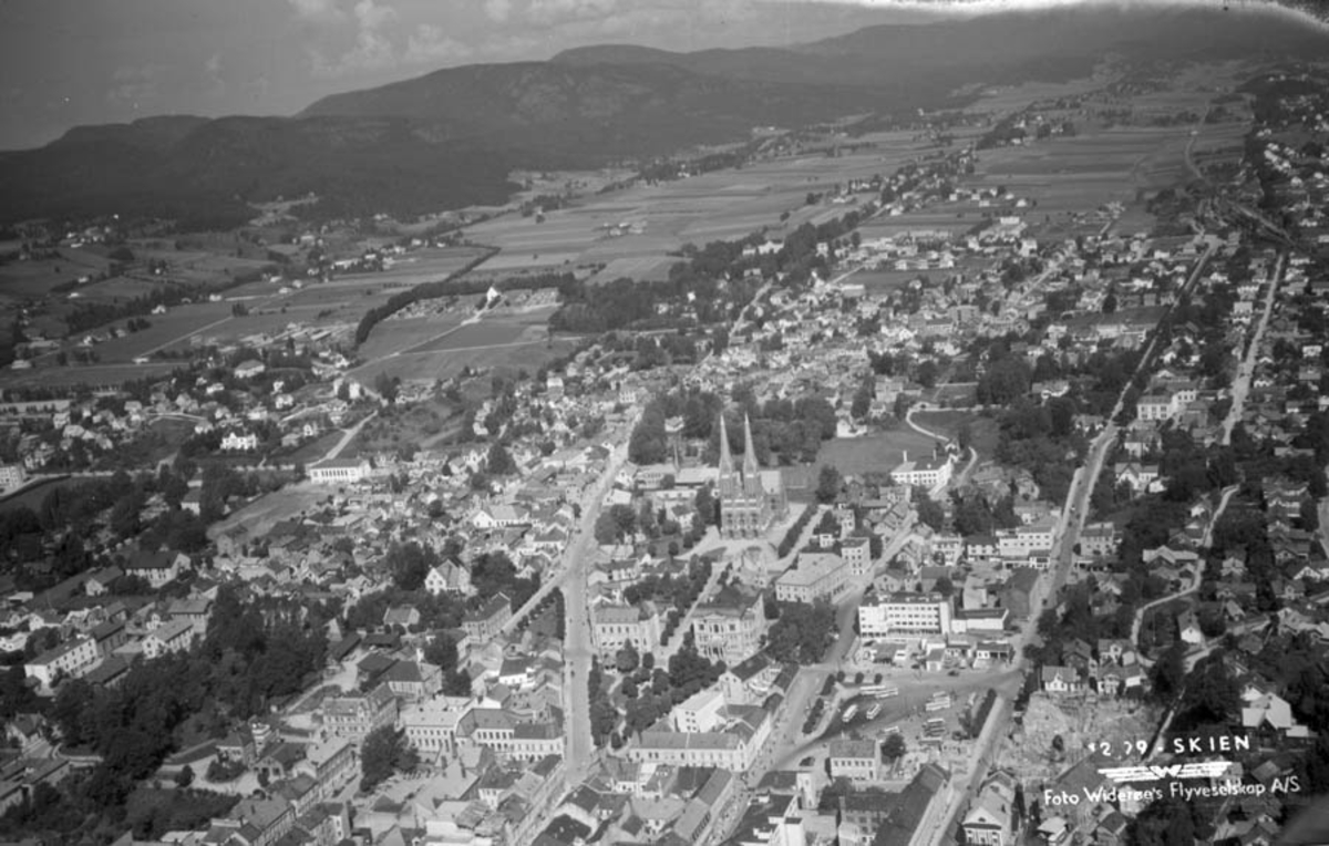 Ulike Widerø flyfoto Skien kommune, Sentrum  