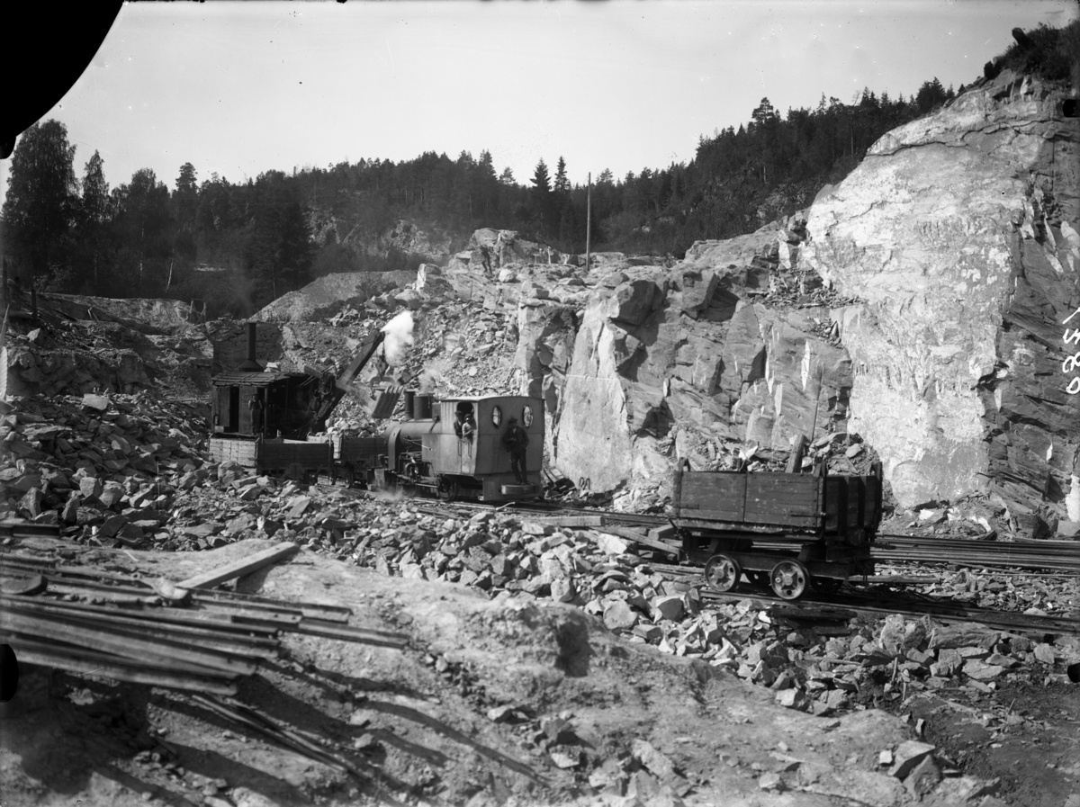 Steinbrudd. Dalen Portland Cementfabrikk.