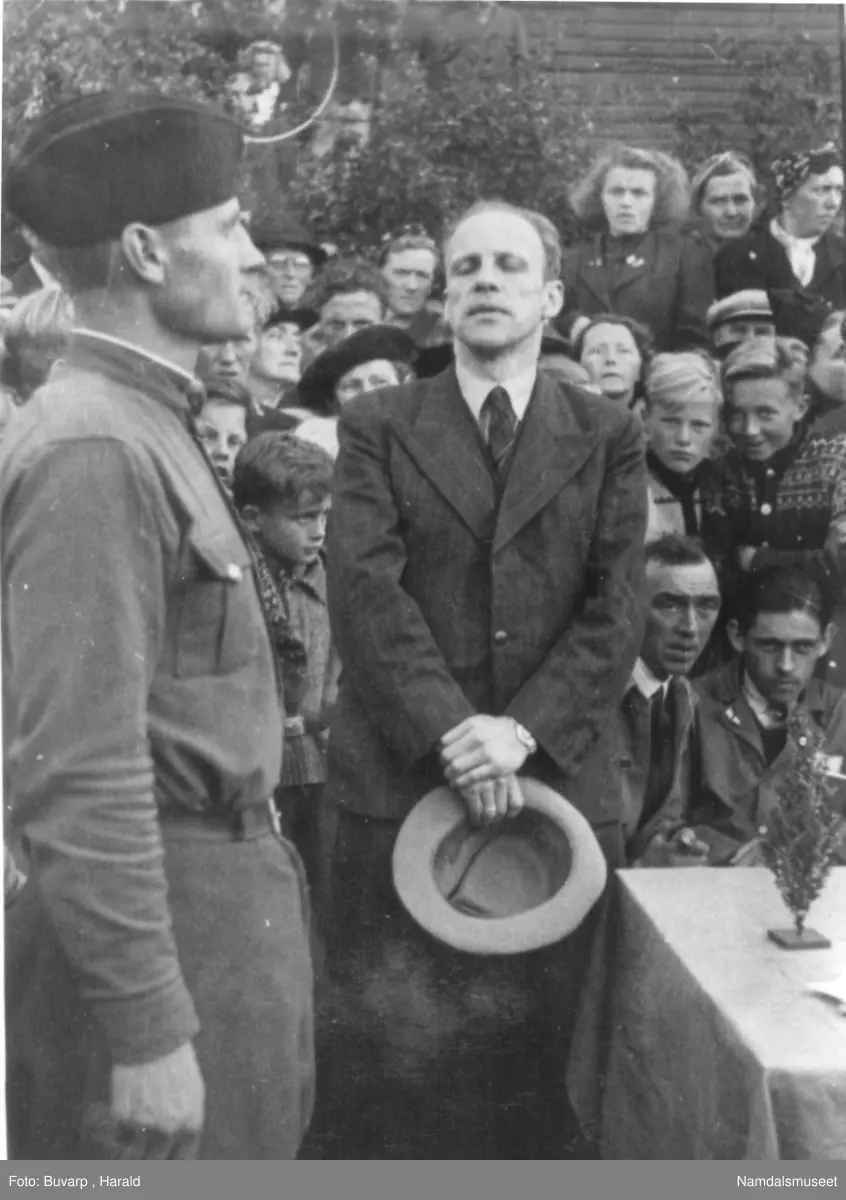 Namsos. Farvel-fest i russerleiren. Politimester Aursnes holder tale.