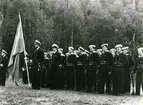 Kommendörkapten F. von Celsing som fanbärare i Kustflottans fanvakt 1944 under tjänstgöring på H.M.S. Sverige.