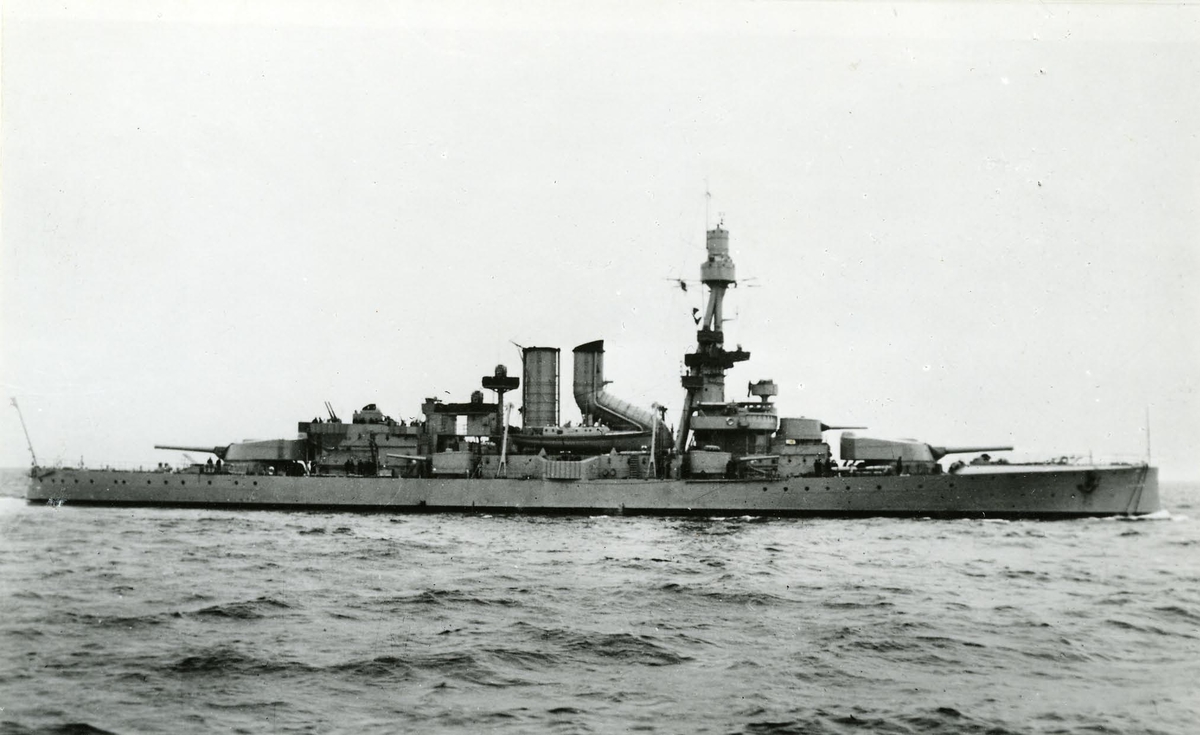 Pansarskeppet SVERIGE efter ombyggnad 1940.