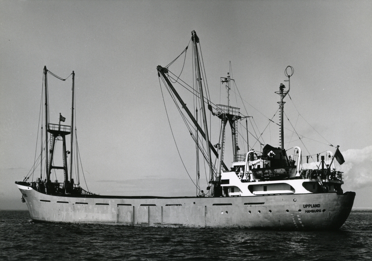 Ägare:/1969-71/: Partenreederei M/S Uppland. Hemort: Hamburg.