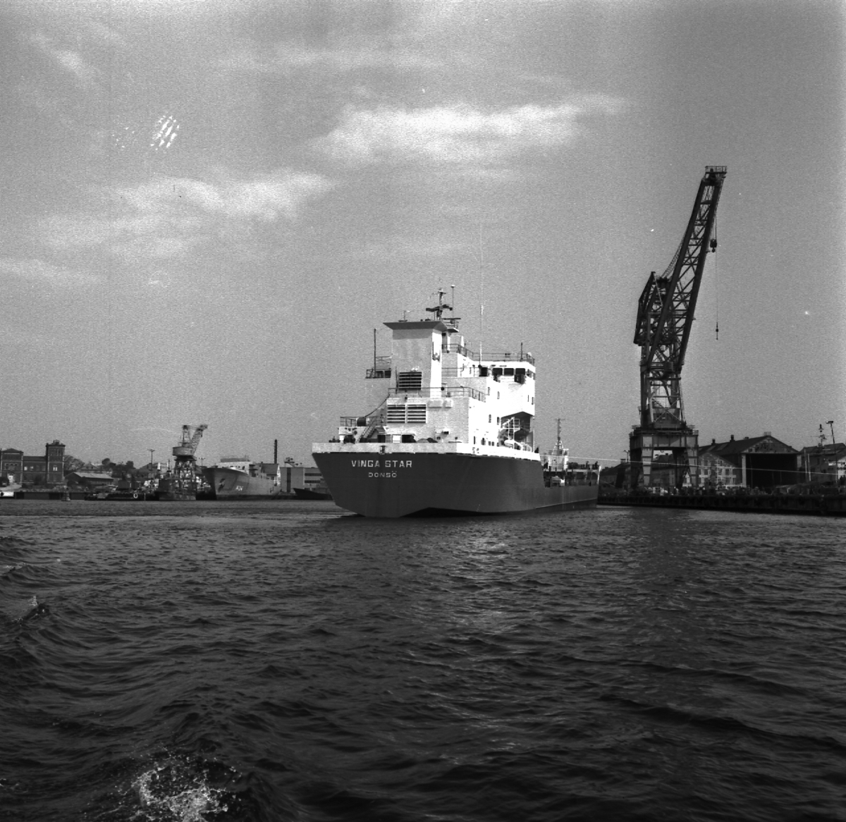 V82898