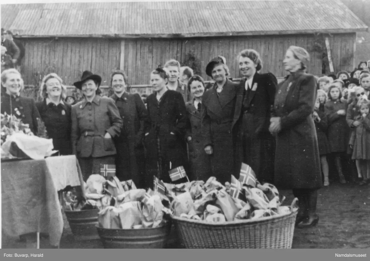 Mai-juni 1945. Fra avskjedsfesten for de russiske krigsfangene i fangeleiren i Iderettens hus i Overhallsveien.