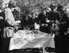 Människor samlade kring kaffebord, sannolikt Uppsala, 1935