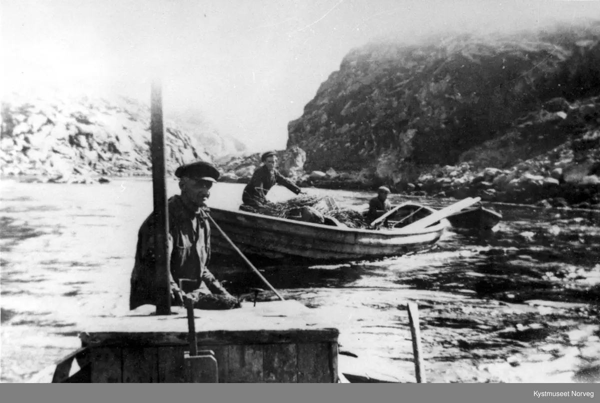 Flatanger, Peder Gladsø, Kolbjørn Strøm og Wilhelm Estensen på laksefiske