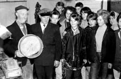 Rørvik, Ungdomsskoleklasse fra Rørvik på besøk hos Paul Woxe