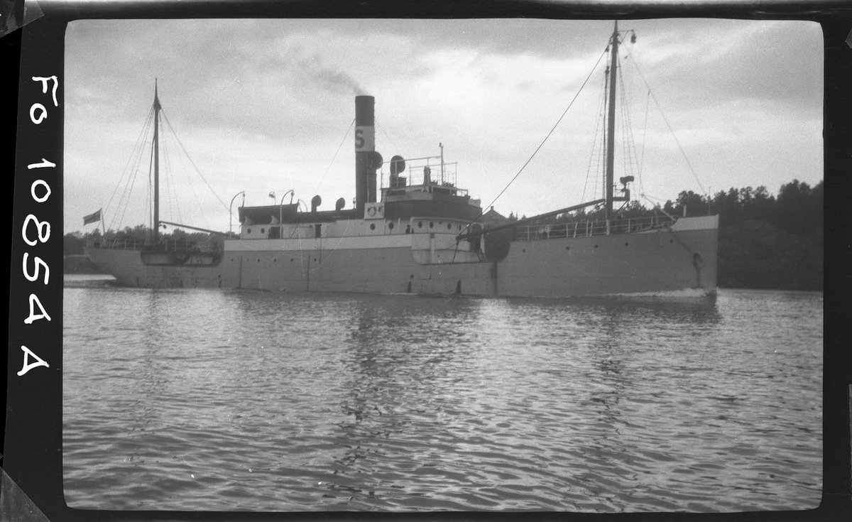 Lastfartyget SVEA i Lindalsundet, Stockholm.