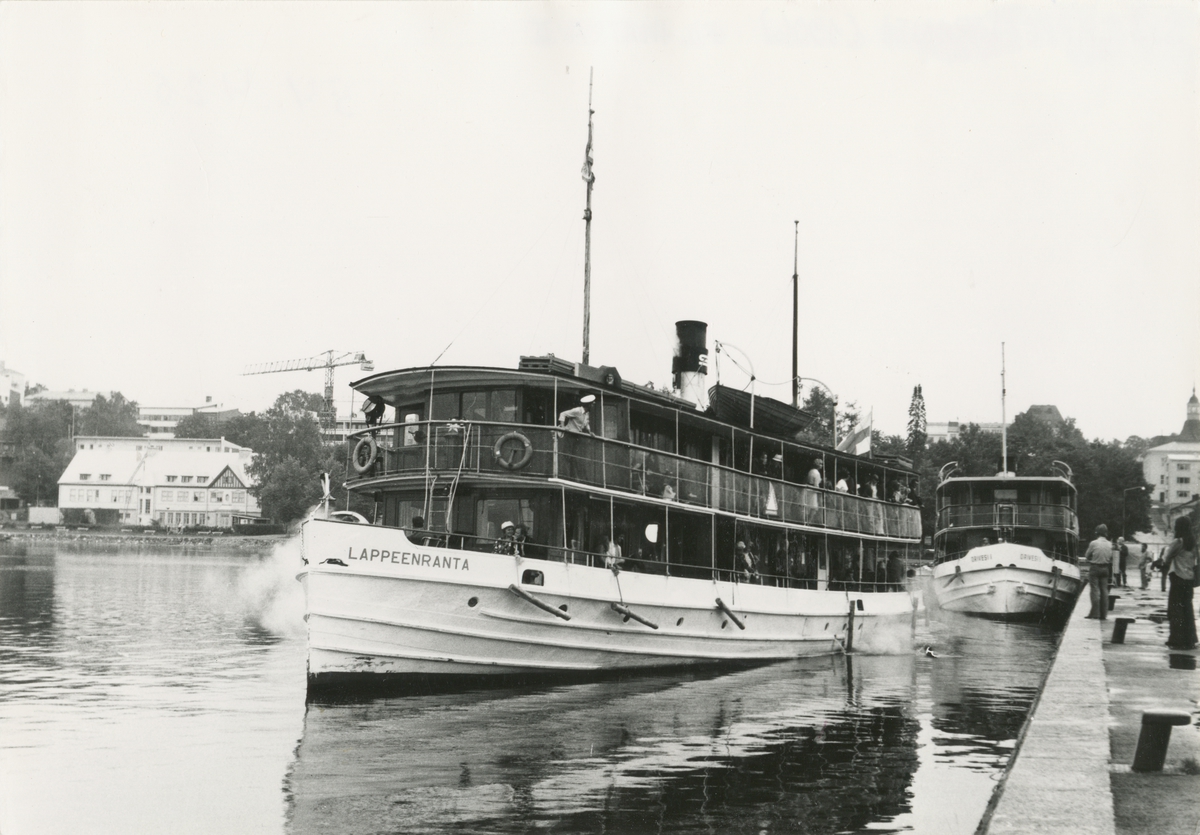 Foto i svartvitt visande passagerarångfartyget Lappeeranta av Savonlinna, (Nyslott) Finland, 1973-07