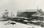 Ett flertal fartyg, däribland passagerarångfartyget Kalmarsund VII, under reparation i dockan.