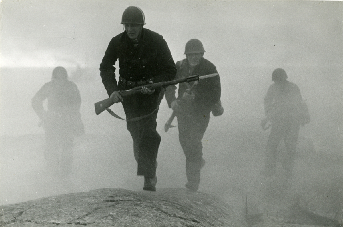 Samövningar inom marinen. Manskap under stridsövning, 1943.