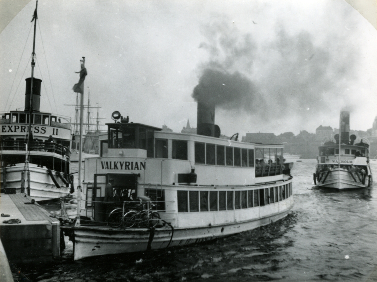 Foto 12/7 1952. Tv Express II, akter om Waxholm (1881).