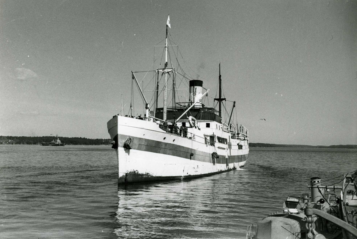 Lasarettsfartyget Prins Carl troligen vid Hårsfjärden i Stockholms skärgård.