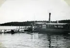 Fotografiert kommer från Stockholms Stadsmuseum och inköoptes av C.G Jackson 1942-11-25.
Vid kopiebeställning hänvisas till Stockholms Stadsmuseum. Uppge fotonummer F30823