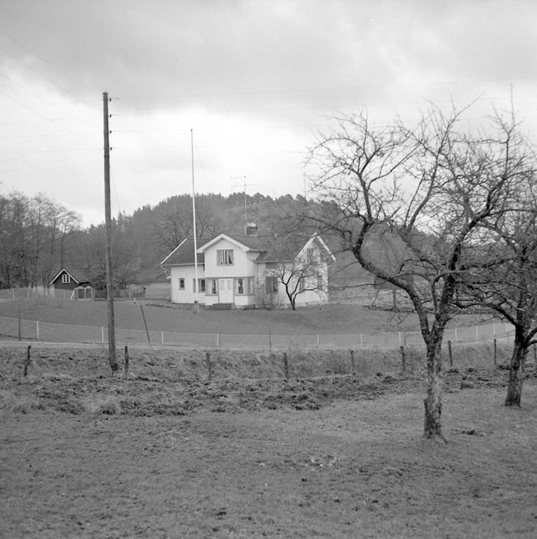 Enligt notering: "Ny ladugård i Skredsvik dec 1960".