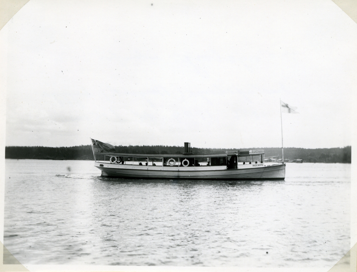 Fotograferat från Gustafsbergs (Bergvik) ångbåtsbrygga vid Lilla Värtan 1899-06-18 kl 13.15