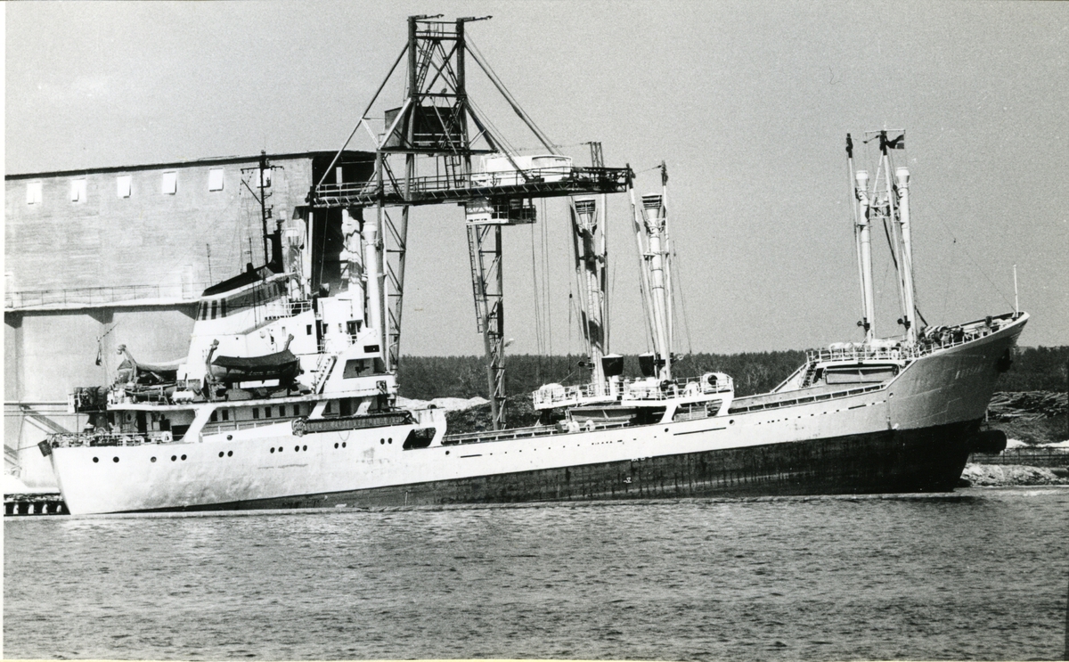 Ägare:/1974-85/: VEB. Deutfracht / Seereederei. Hemort: Rostock.