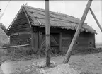 Stall och portlider - nu på friluftsmuseet Disagården - på ursprunglig plats, Norrby, Skuttunge socken, Uppland