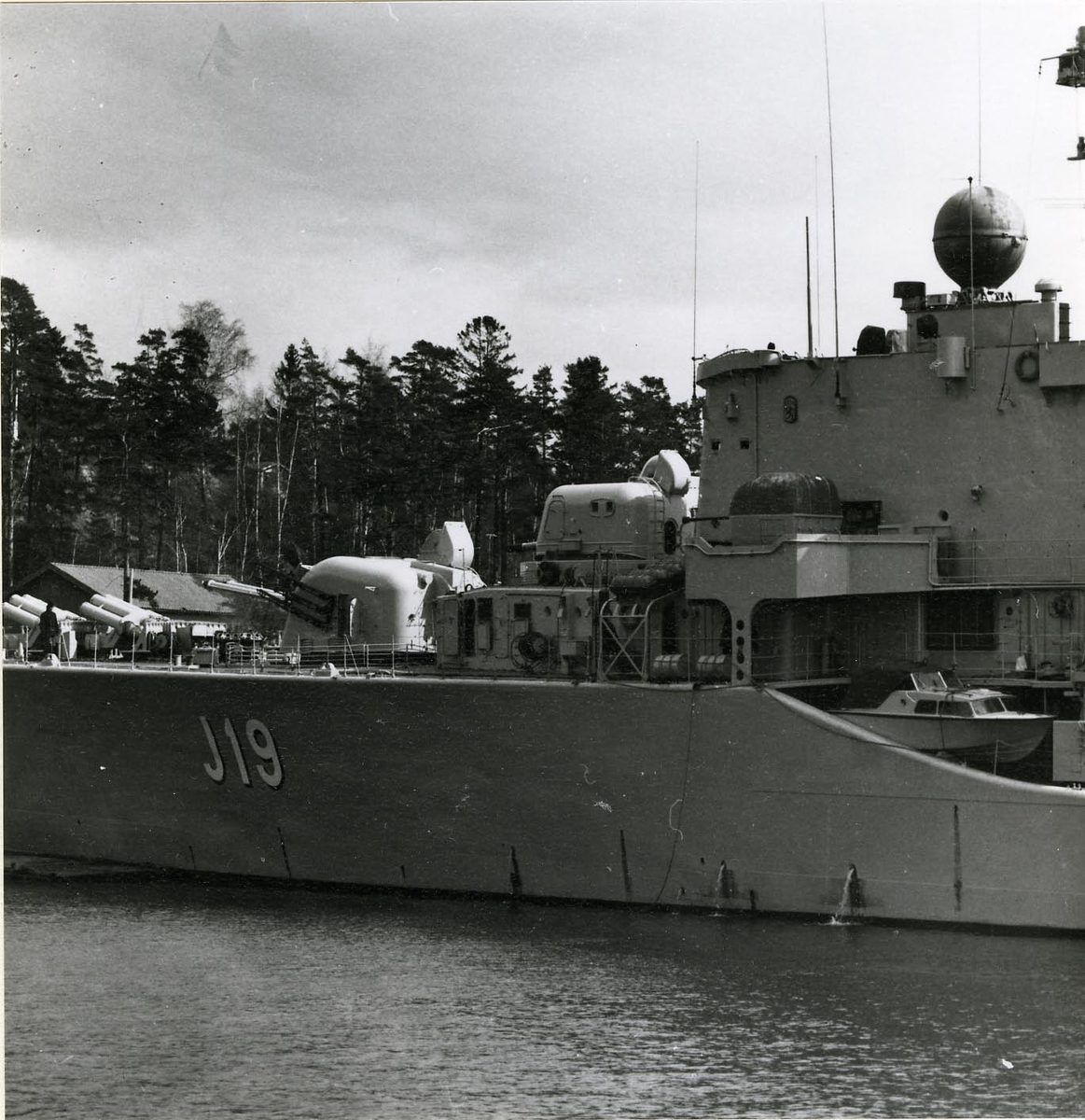 Jagaren Smålands förskepp och brygga.