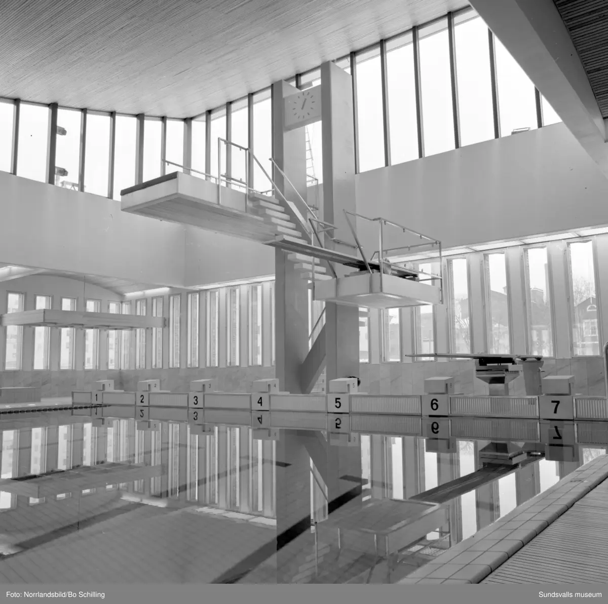 Sporthallsbadet i Sundsvall, exteriör- och interiörbilder.