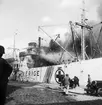 Lastmotorfartyget Wiril av Sthlm brinner efter flyganfall i Chios hamn-Grekland 1945.