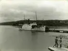 Fotodatum 1910-06-25 vid Sulviks Brygga. (Gamla Midsommarafton 25 juni)