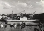 Lastångfartyget ELLINOR av Stockholm liggande i Hammarbyhamnen 17.5.1953