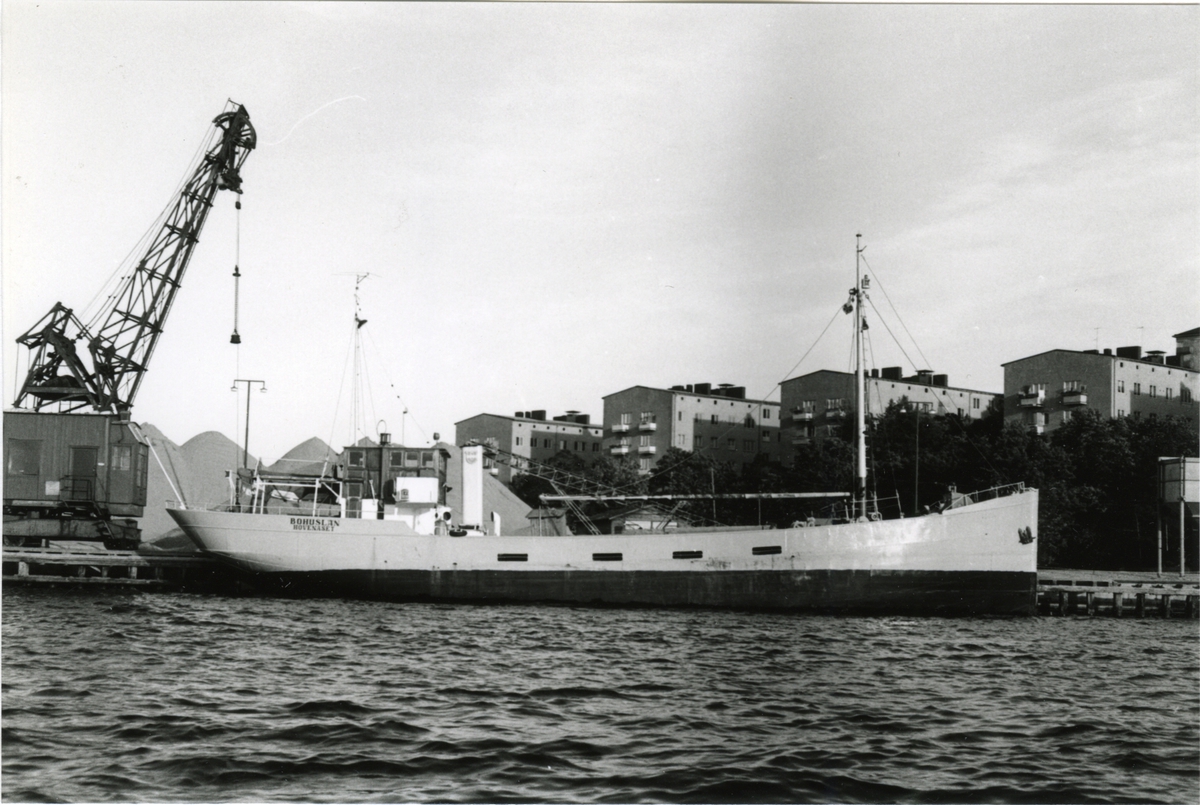 Ägare:/1957-63/: ett partrederi, Huvudredare: Ragnar Hurdén. Hemort: Fisketången.