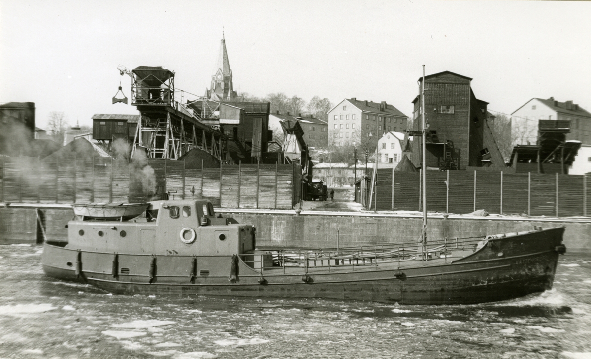 Ägare:/1954-73/: Ångbåts AB Grogg. Hemort: Stockholm.