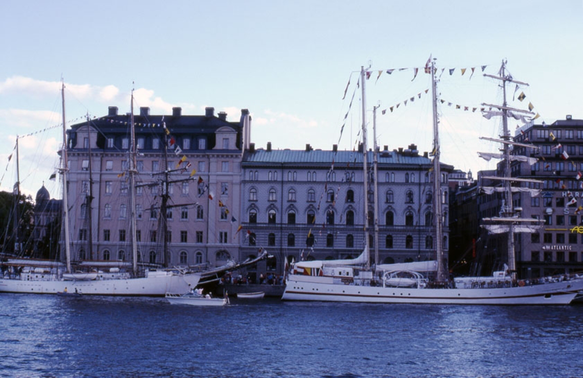 [Anteckning:]
"FALKEN + ISKRA"
"Tall Ship Visit in STH"
1987-07-10