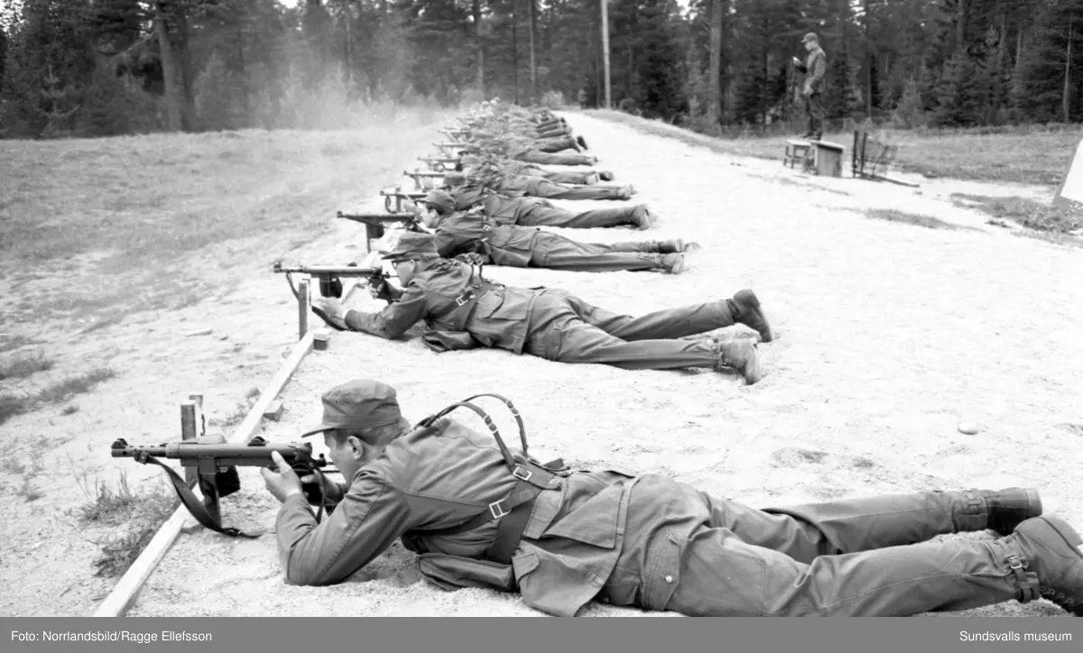 Sundsvallsbrottaren Pelle Svensson som militär på Lv5 i Sundsvall. Fotograferat för Expressen.