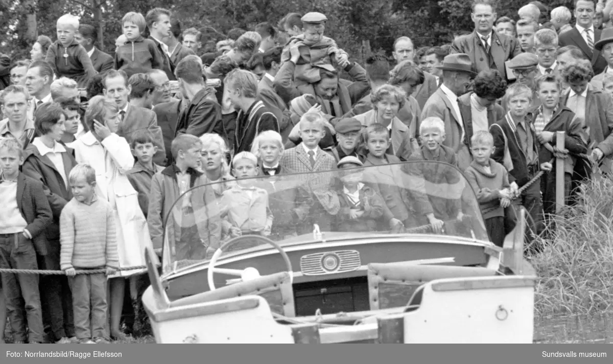 Båtracingtävlingar på Bergsåkerssjön drog storpublik sommaren 1960.